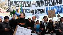 Imagen de En 15 fotos, así fue la marcha universitaria en Neuquén y Río Negro: calles colapsadas en defensa de la educación