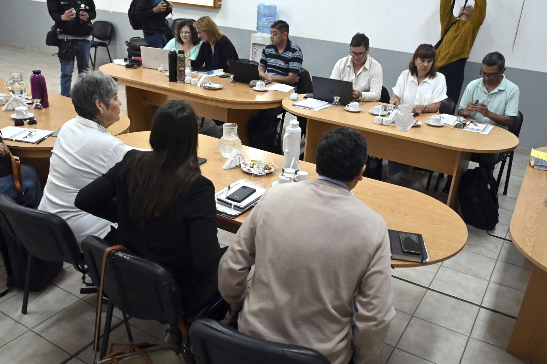 La negociación casi no tuvo coincidencias, salvo acordar la conformación de mesas de trabajo. Foto : Marcelo Ochoa