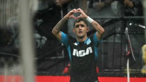 Caño, gambeta y definición: así fue el golazo de Martirena que le dio el empate a Racing ante Corinthians