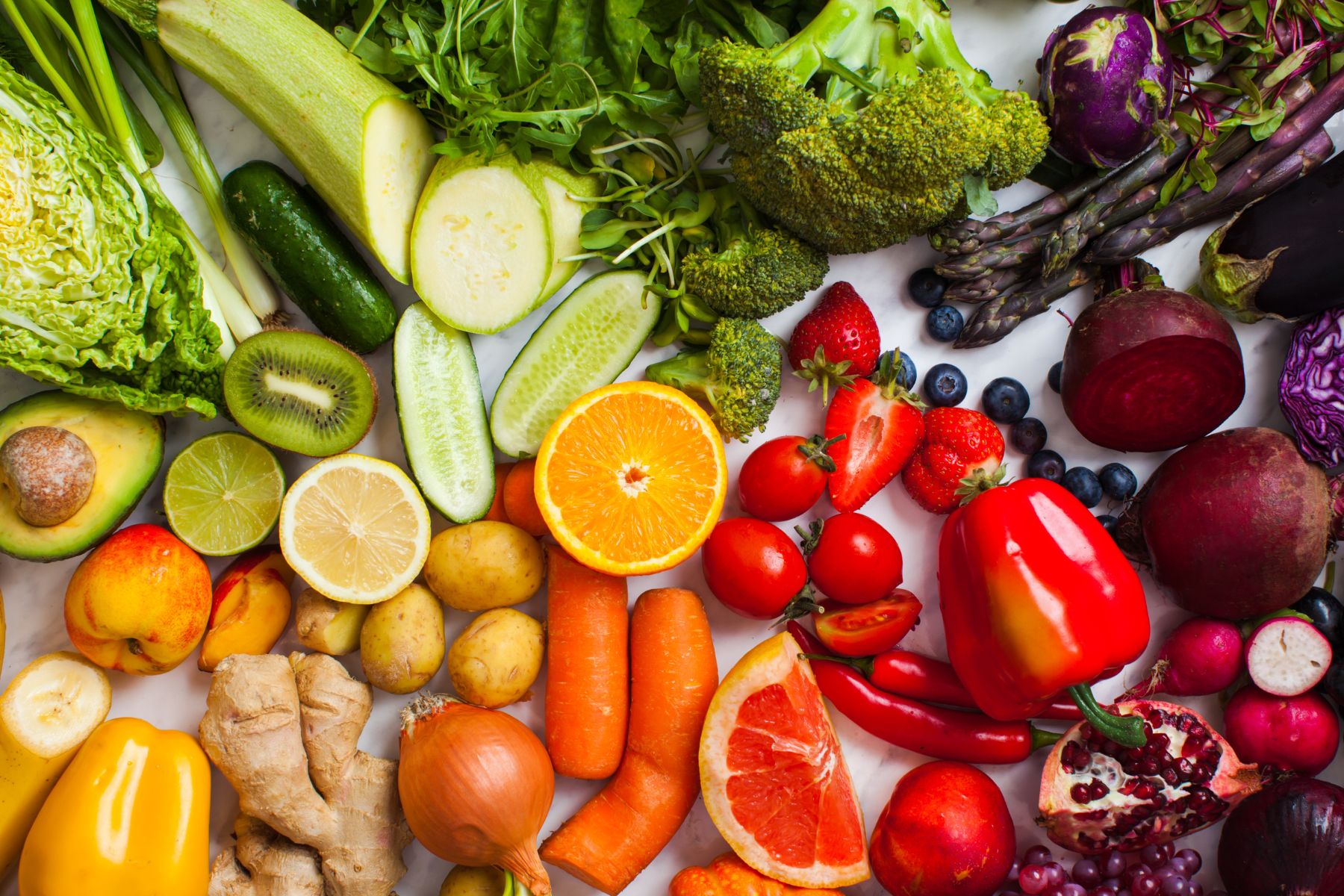 Acompañar el consumo de estos alimentos con una adecuada exposición solar es esencial.