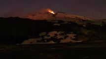 Imagen de El volcán Copahue emitió gases: por qué se produce la incandescencia en el cráter