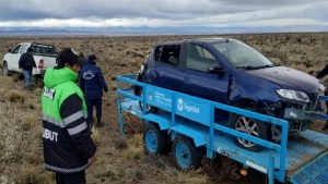 Volcó sobre Ruta 25 en Chubut: viajaba desde Puerto Madryn y se quedó dormida