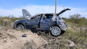 Estudiantes sufrieron un impactante vuelco sobre Ruta 22 en Valle Medio: viajaban desde Bahía Blanca