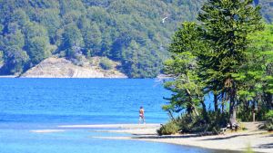 Paseos por el lago Moquehue, y el disfrute en playas que son un diamante en bruto