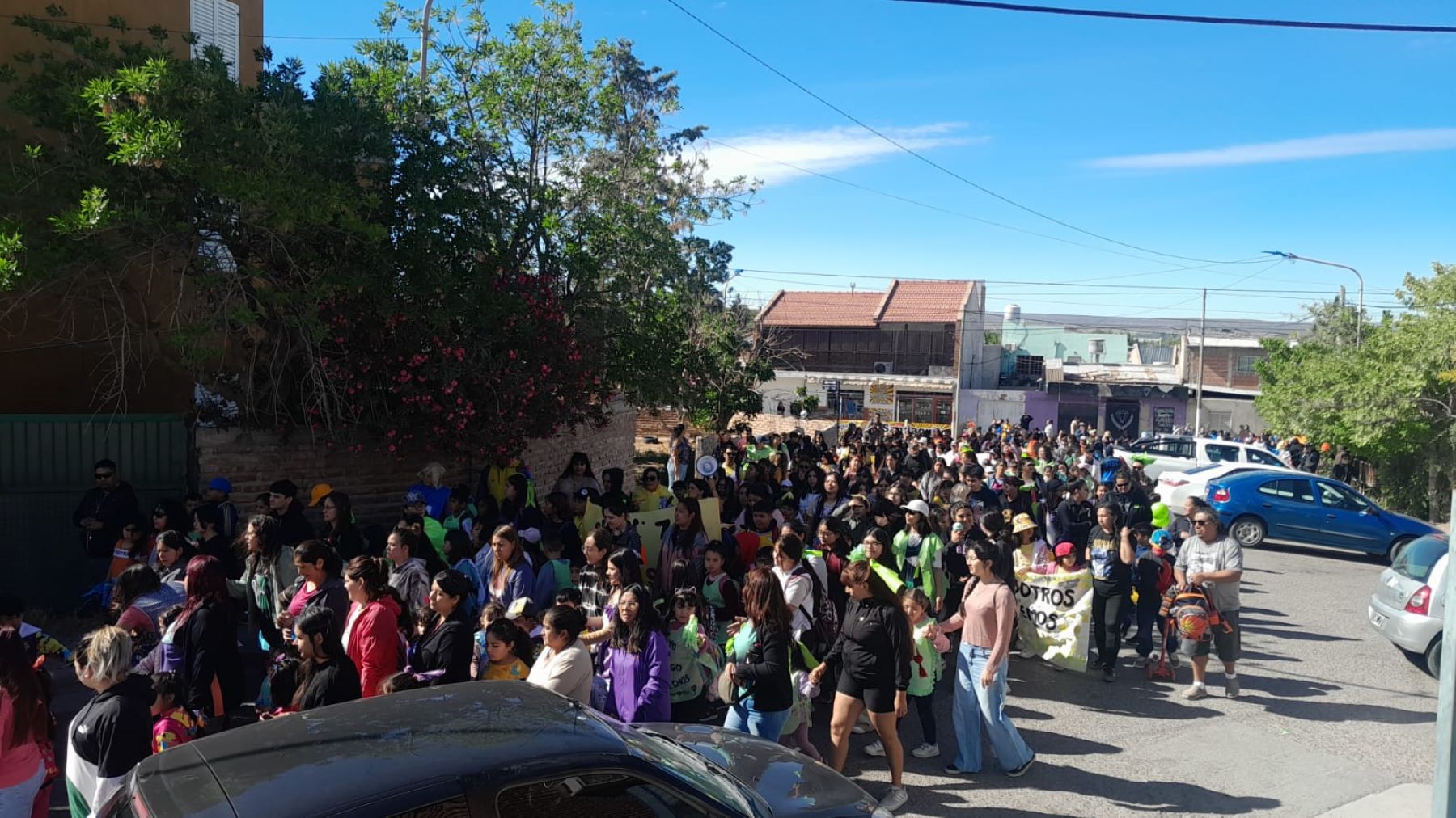 En Neuquén marcharon por los Derechos de niños, niñas y adolescentes. 