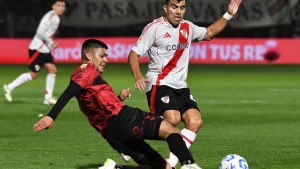 El Huevo Acuña se desgarró y River lo pierde por varios partidos