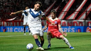 Vélez empató con Argentinos en un final caliente y continúa como líder de la Liga Profesional