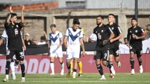 Imagen de Vélez igualó con Deportivo Riestra y arde la pelea en la Liga Profesional: quiénes siguen con chances