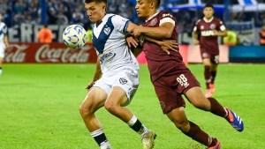 Con uno menos, Vélez empató con Lanús y quedó a dos puntos de su escolta Huracán