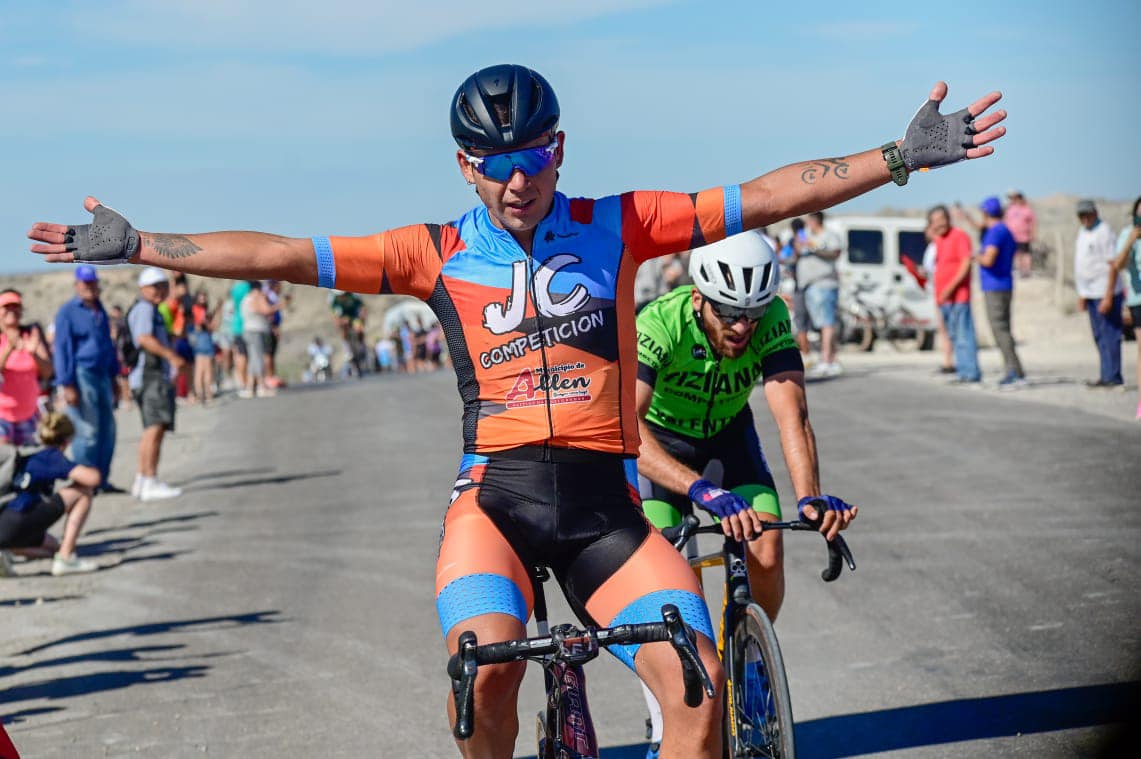 Leandro Velardez se quedó con la segunda etapa en Paso Córdoba. (Foto: Luis Rojo Mallea - Facebook Vuelta al Valle)