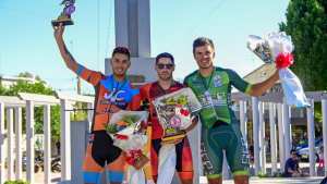 Vuelta al Valle: Cobarrubia se subió al podio, en Villa Regina, y lidera la general