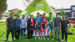 Fredes ganó la crono en Cinco Saltos y es el nuevo líder de la general de la Vuelta al Valle