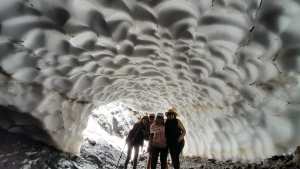 Túneles de Hielo en Chubut: una belleza natural que se forma con nieve y que sorprende en verano