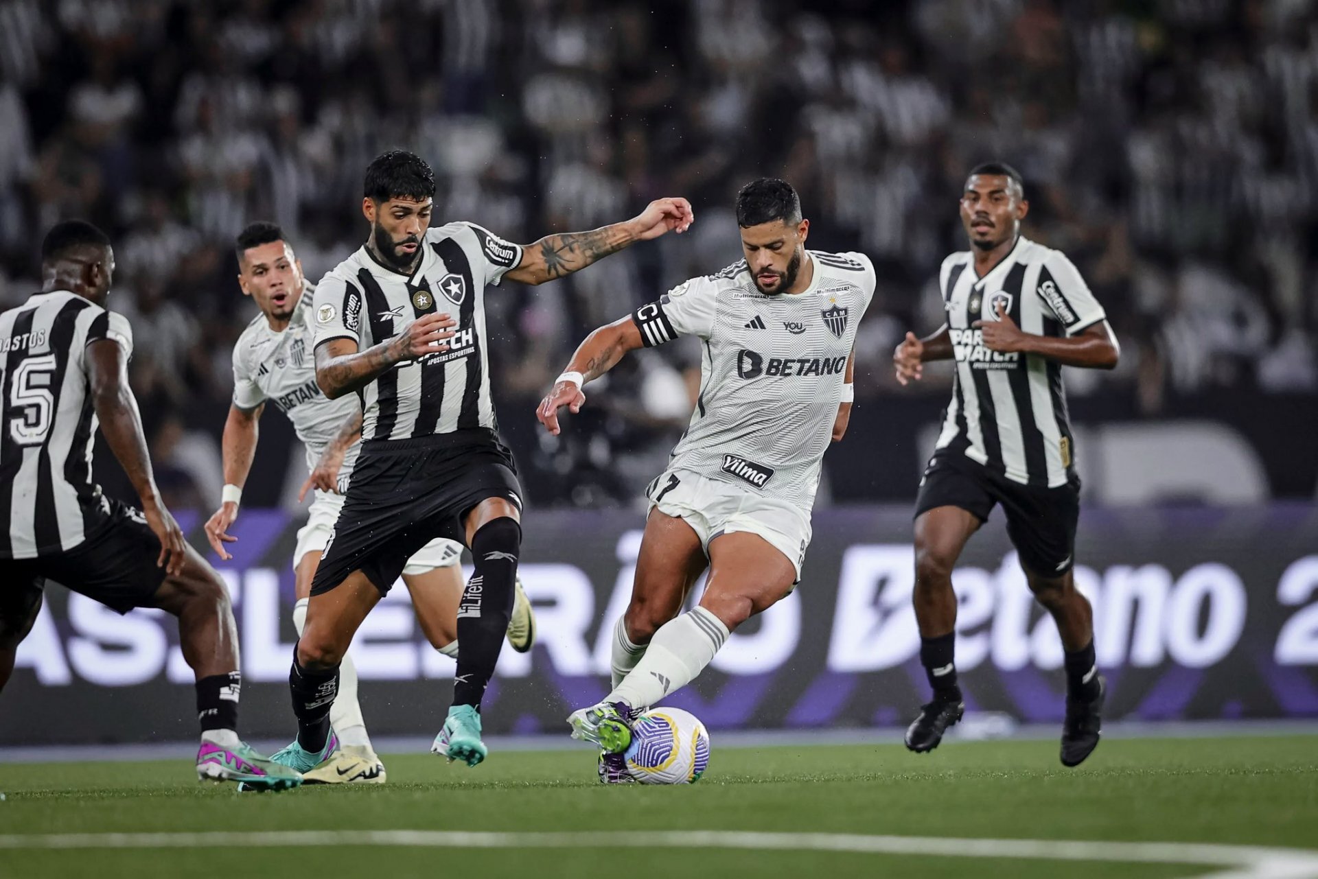 El Galo de Milito se mide con el elenco de Thiago Almada en la final de la Libertadores.