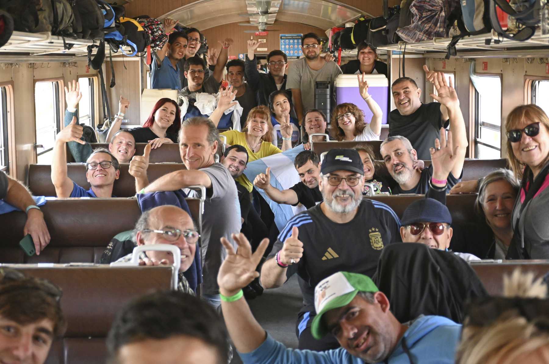 El compartir a bordo del Tren Solidario que llegó al Alto Valle. Foto: Florencia Salto.