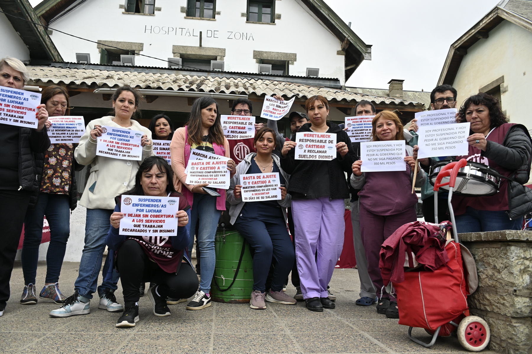 Trabajadores del hospital de Bariloche rechazaron las suspensiones que el Gobierno dispuso a 31 enfermeros que pararon en marzo. Foto: Chino Leiva