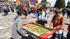 Marcha por los Niños en Bariloche: «Nos pone tristes ver niños pidiendo o vendiendo; tenemos que estar en la escuela o con amigos»