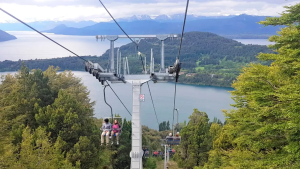 Murió un turista español en el cerro Campanario en Bariloche: se descompensó en las aerosillas