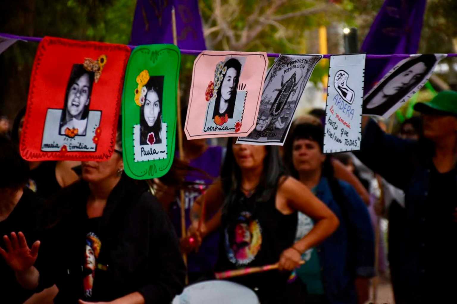 Multitudinaria marcha en Cipolletti a 27 años del triple feminicidio que sigue impune