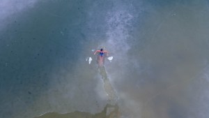 «Inmersa», el documental sobre Ailén Lascano Micaz, la nadadora de Río Negro que desafía las aguas heladas del mundo