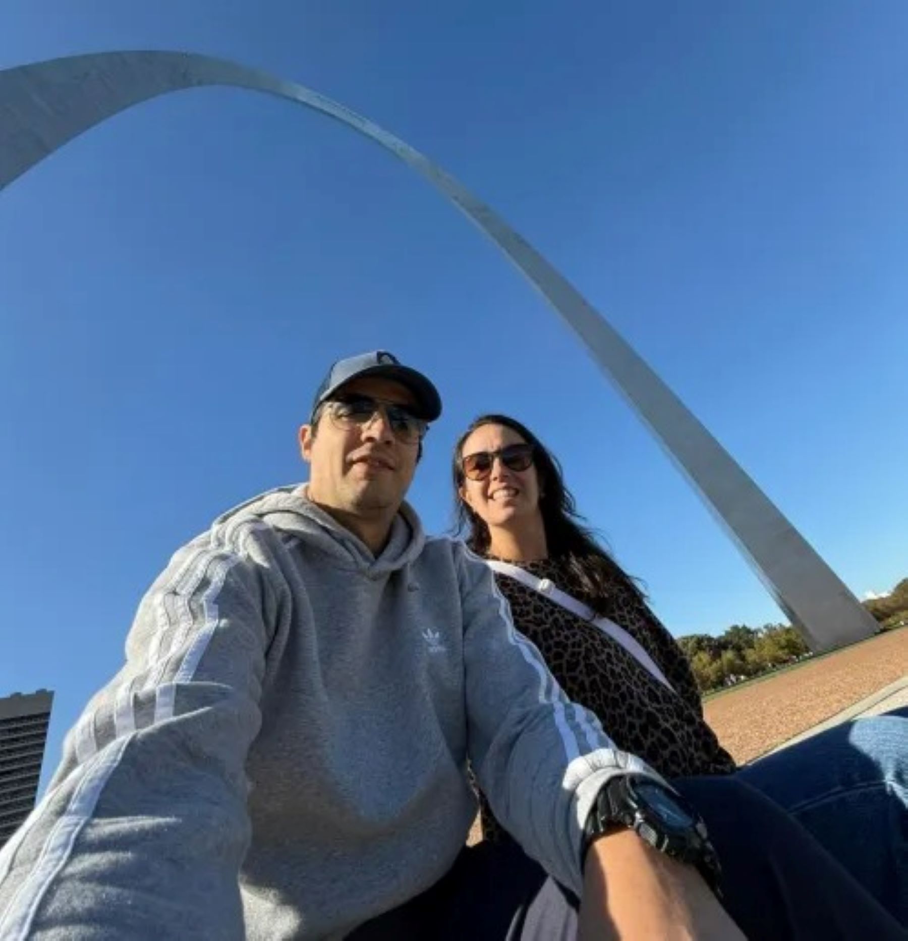 María Redondo, de Bariloche, con su esposo en Estados Unidos. Foto: gentileza