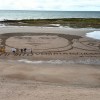 Imagen de ¿Quién dibujó a Franco Colapinto en la playa de Las Grutas? La artista visual que impresionó a Messi y al piloto de Fórmula 1 