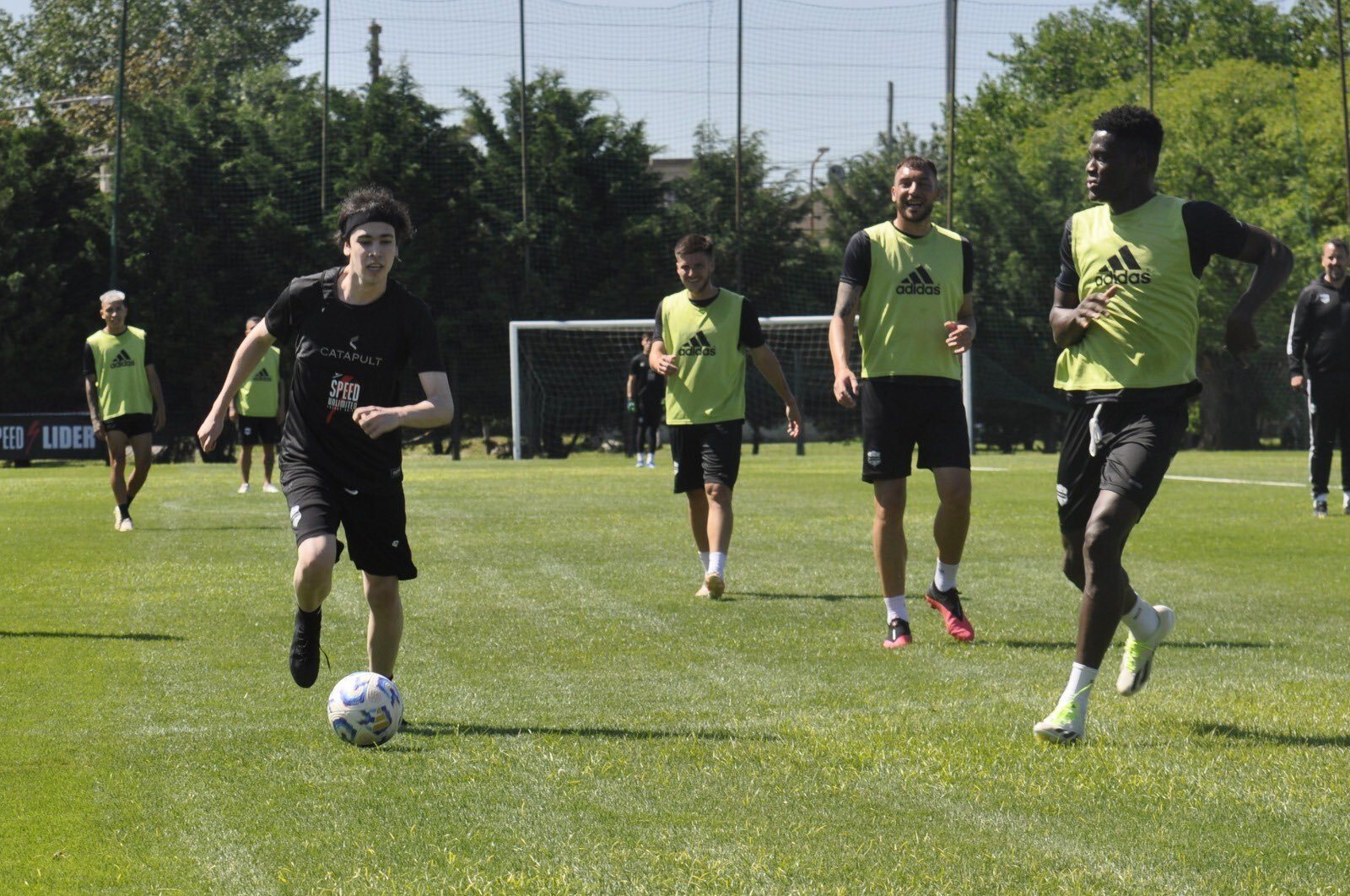 Spreen entrenó junto al plantel de Riestra. (Foto: Prensa Riestra)