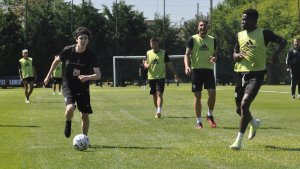 Spreen, del streaming al fútbol profesional: entrenó en Riestra y podría sumar minutos