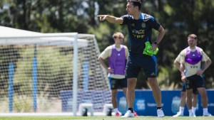 La Selección Argentina retoma los entrenamientos pensando en Perú, con la incógnita de dos jugadores