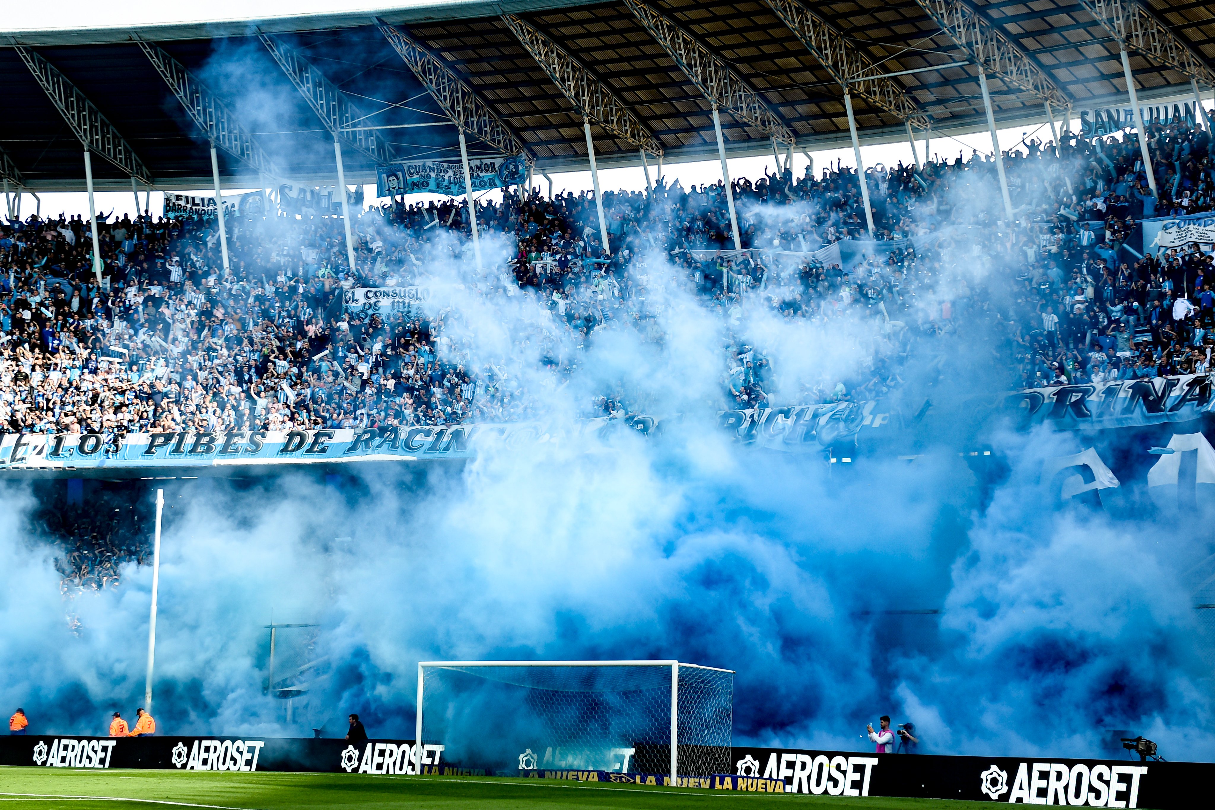 Como en 2001, Racing llenará dos canchas en un mismo día por la final de la Copa Sudamericana.