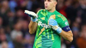 Dibu Martínez mostró su nuevo corte de pelo y enloqueció a los fanáticos, en la previa del partido ante Paraguay