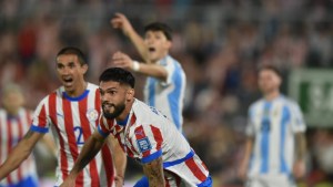 Omar Alderete, de merecer la expulsión a meter el segundo gol de Paraguay