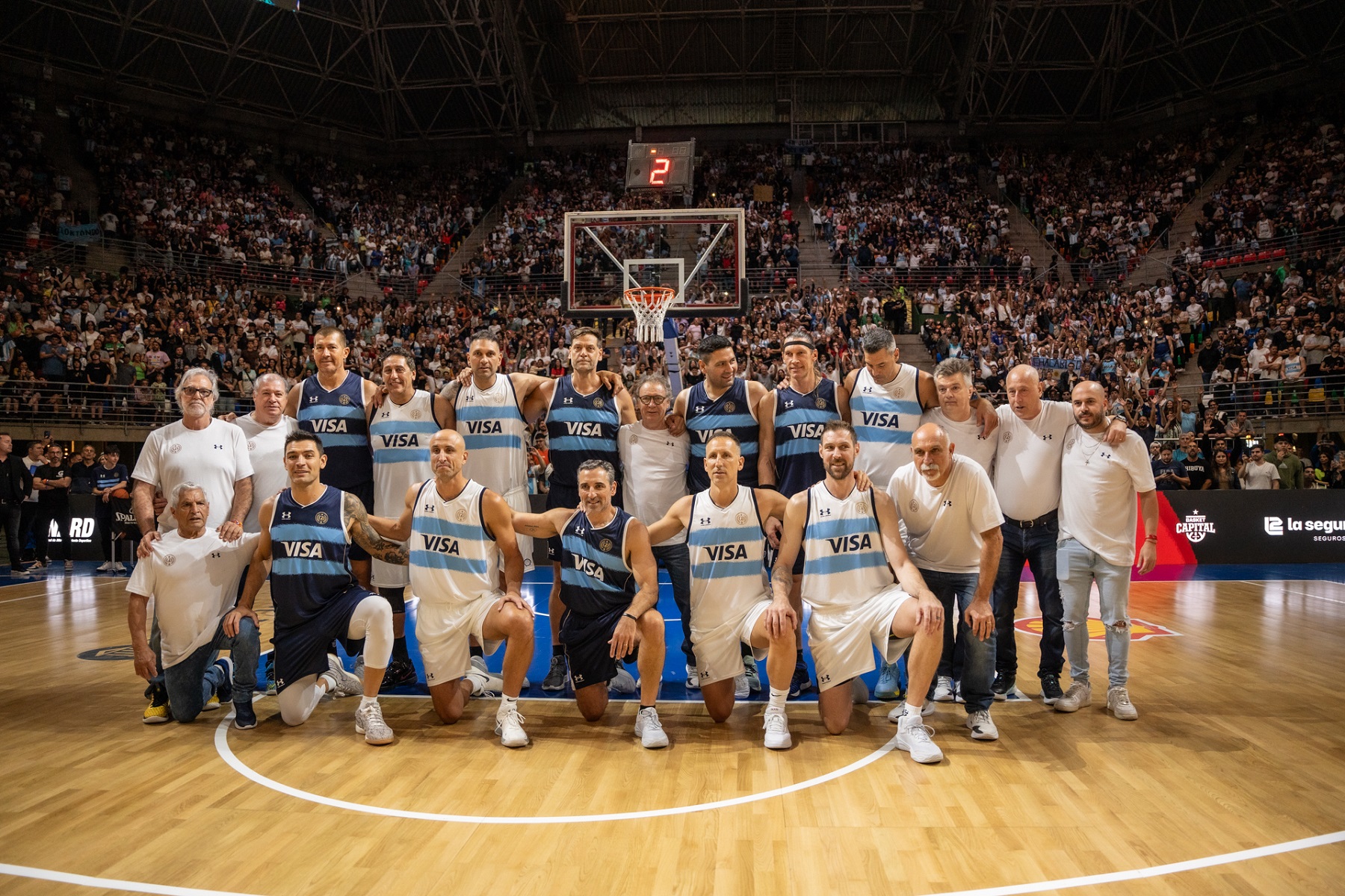 La selección de básquet que ganó el oro en Atenas 2004, hoy sigue siendo ejemplo para los jóvenes deportistas. (Foto: gentileza)