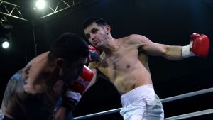 Boxeo en Cinco Saltos: El Áspero Godoy cierra la noche con El Tren Sánchez