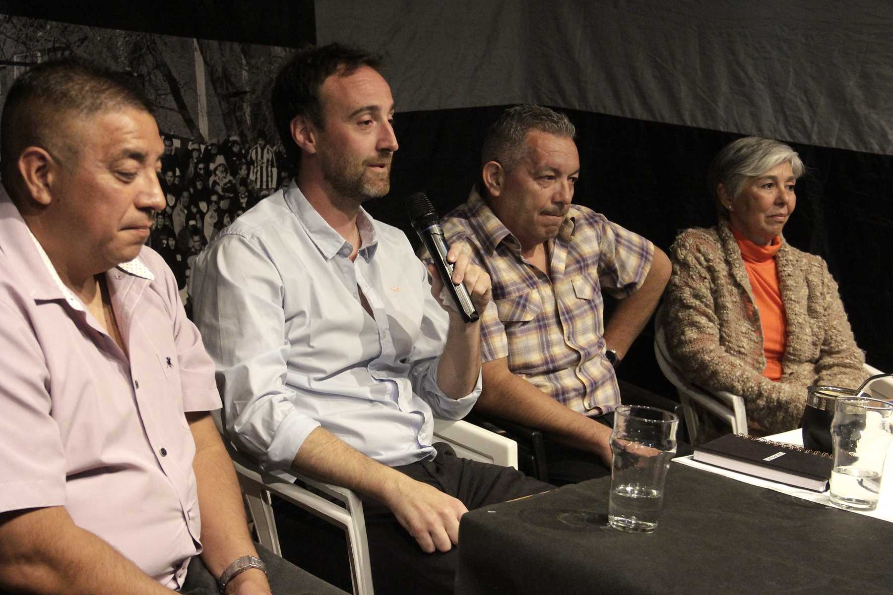 Luca Mancini junto a sus vicepresidentes (Calfuan y Martínez) y Bastías, a cargo del fútbol. (Foto: Oscar Livera)