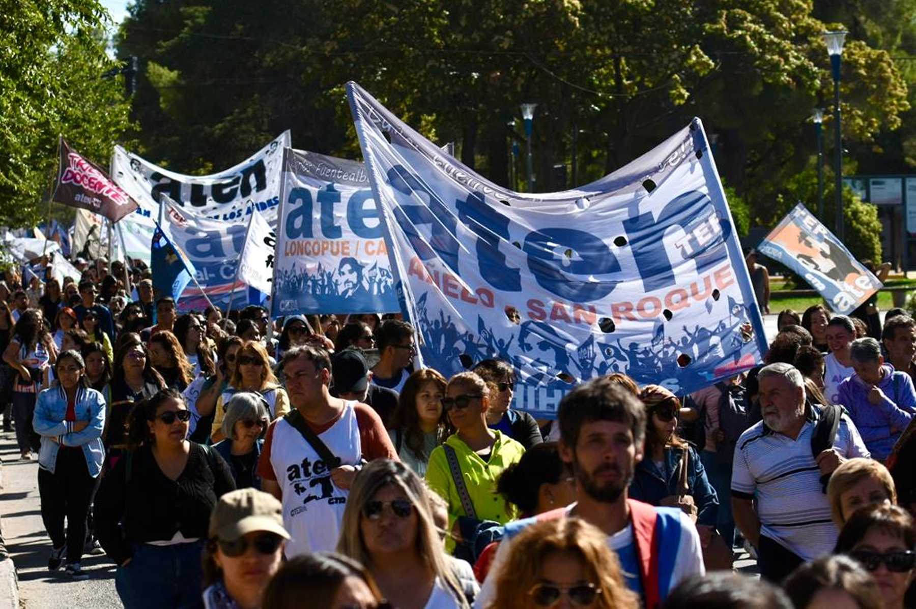 Estatales y docentes de Neuquén cobrarán con aumento. Foto: archivo Matías Subat.