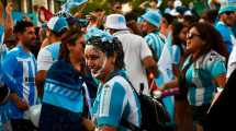 Imagen de En 11 fotos, el festejo de Racing campeón de la Copa Sudamericana en las calles de Neuquén