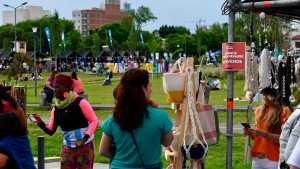 Contra el viento y la lluvia, la feria más grande de Neuquén se prepara para su edición verano 2025