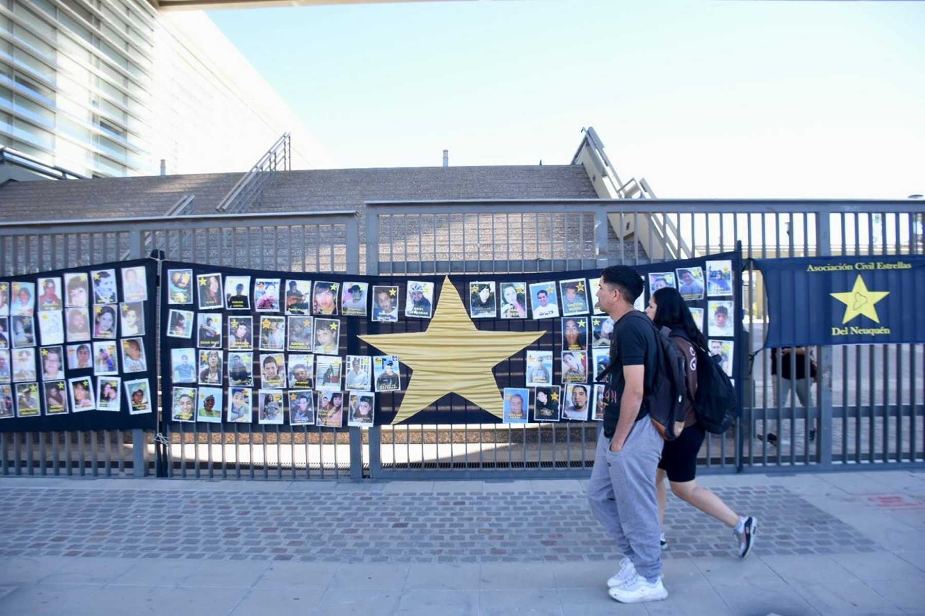 El movimiento Estrellas Amarillas acompañó a la familia de Matías García en el juicio. (Matías Subat)