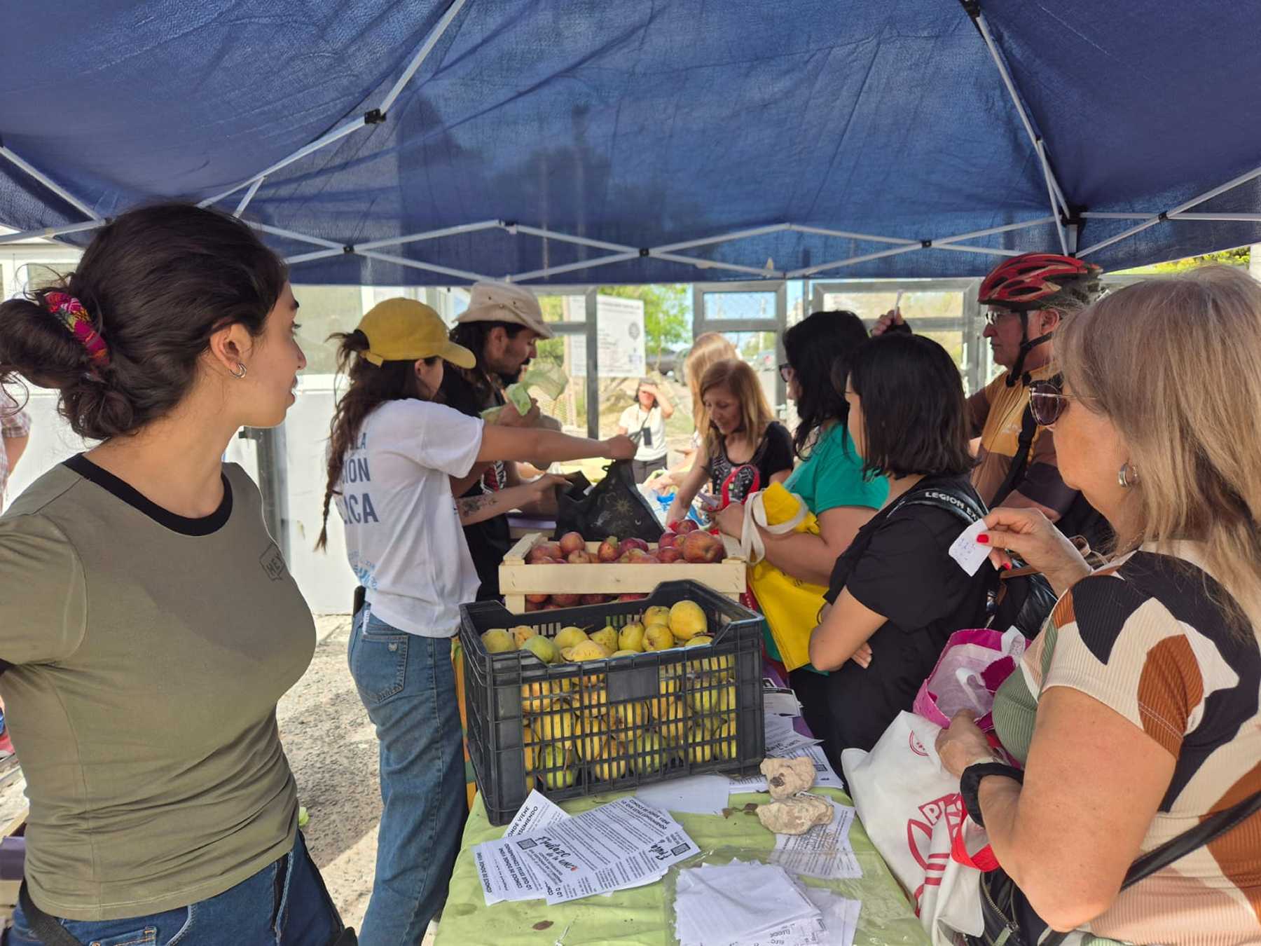 Vuelve el «Frutazo», este viernes: frutas y verduras a 1000 pesos el kilo en la Universidad del Comahue