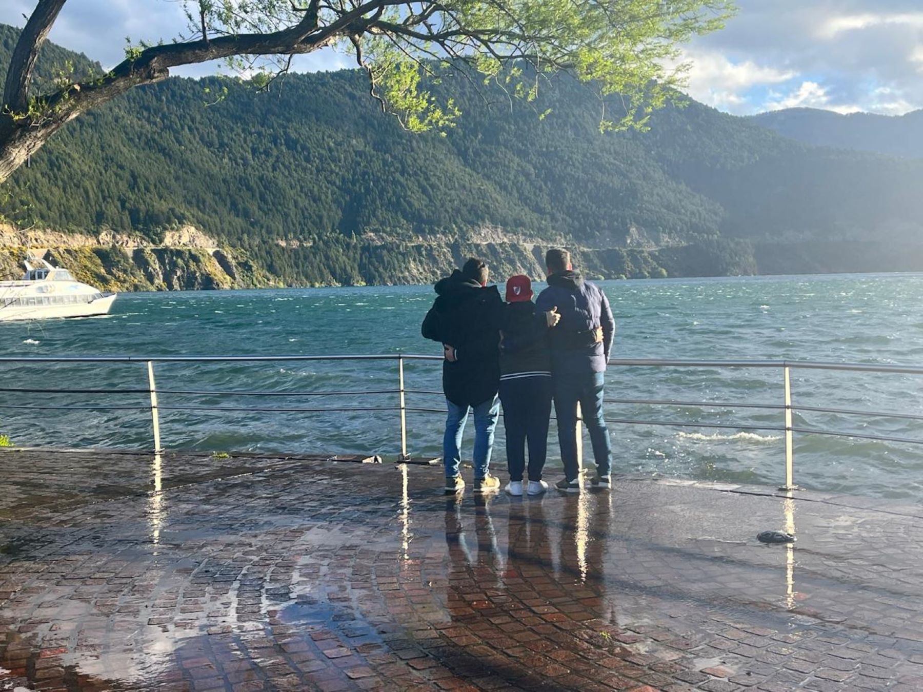 Viajaron los tres a San Martín de los Andes para contar su propia historia. Foto: Gentileza