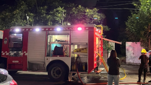 Video | Impactante incendio en Neuquén: el fuego consumió un depósito con calzado y electrodomésticos