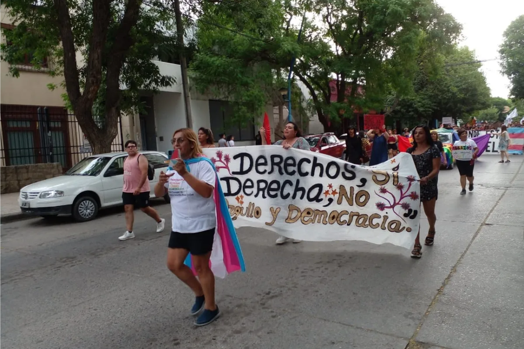 Roca celebra la Marcha del Orgullo: horarios, actividades y cierre en la plaza.
