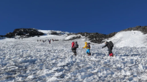 Imagen de Rescate en el Lanín: una mujer se lesionó la rodilla cuando bajaba del volcán y lanzaron un operativo