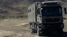 Imagen de Retiran el motorhome volcado en Neuquén: qué pasó con los turistas de Bélgica que activaron un SOS internacional