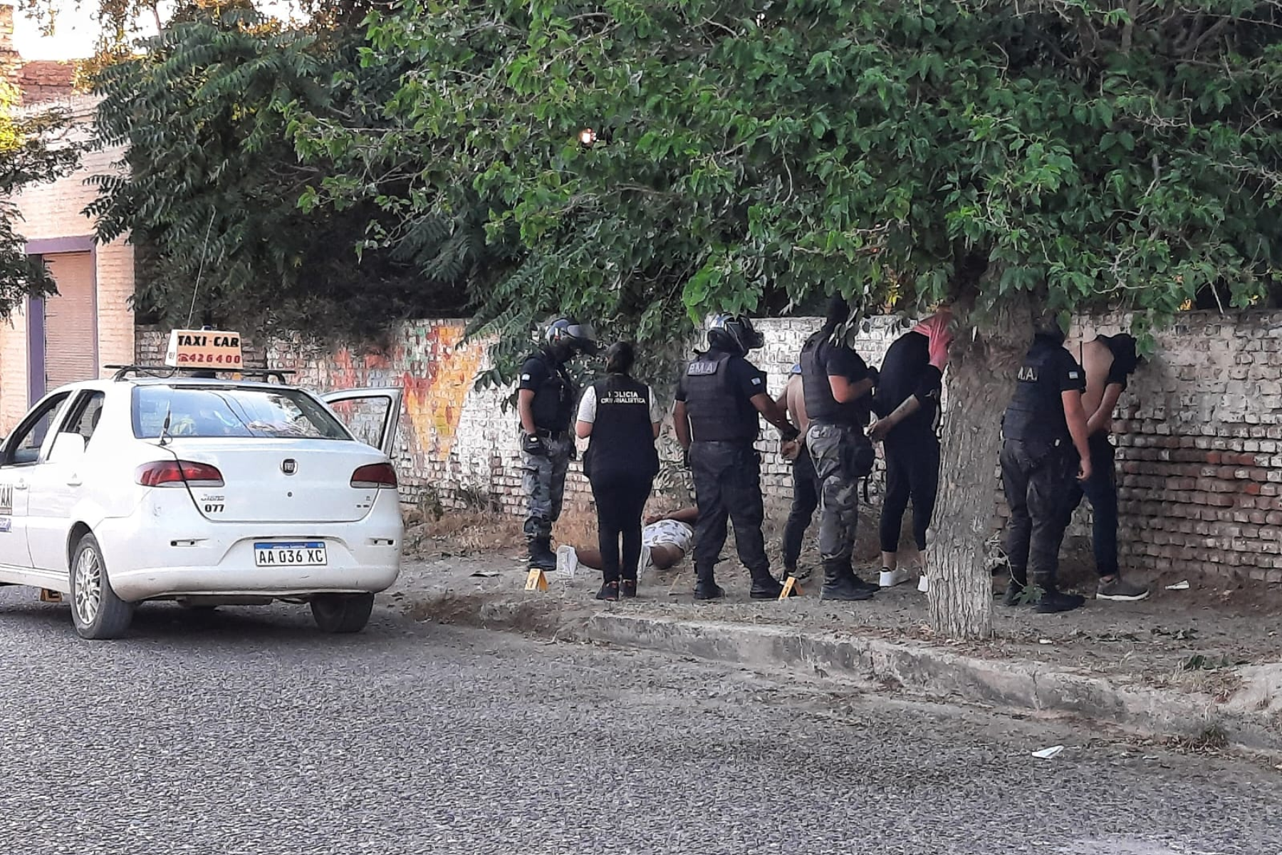 El vehículo fue interceptado por la policía en el centro de Choele Choel tras la denuncia. Foto Gentileza.
