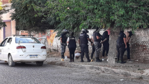 Amenazas, armas y un robo frustrado en Choele Choel: qué pasó y por qué había un taxi de Roca