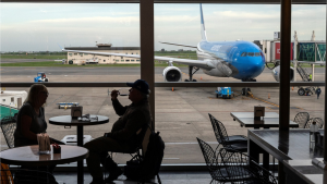 Volar en Aerolíneas Argentinas: últimos días de cuotas sin interés y ofertas para Bariloche y San Martín de los Andes