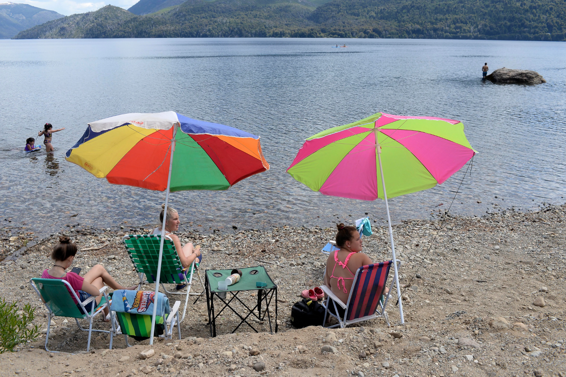 Bariloche ofrece varias opciones para que pasar un día de calor sea más amable. Foto archivo. 