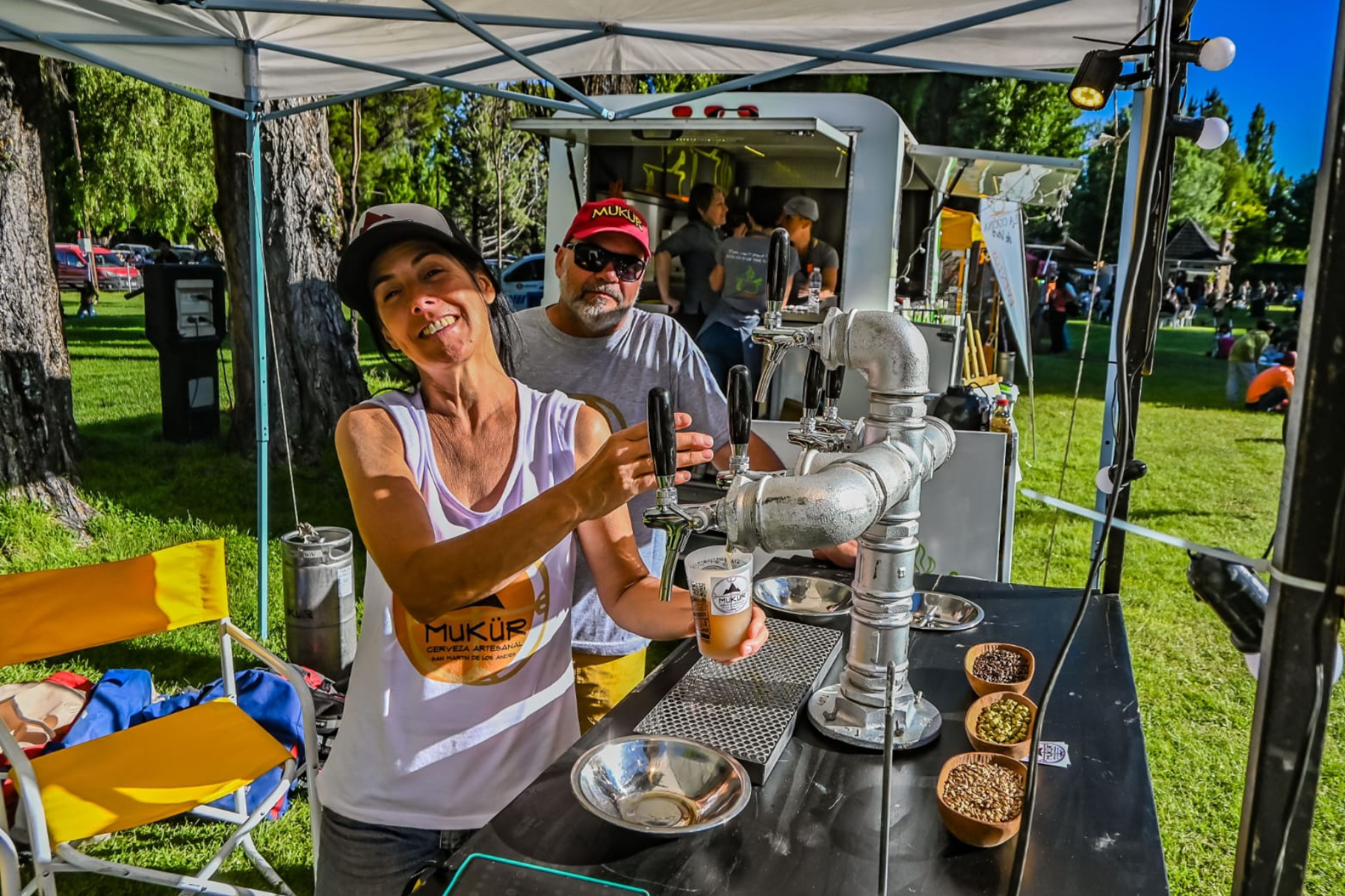 Cerveza artesanal, comidas ricas, música en vivo y juegos en la Fiesta de Junín de los Andes. Foto gentileza Turismo Junín de los Andes. 